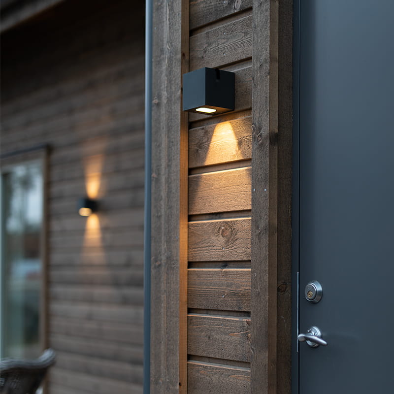 Hidealites outdoor luminaire Cube I and Cube II placed on a house facade.